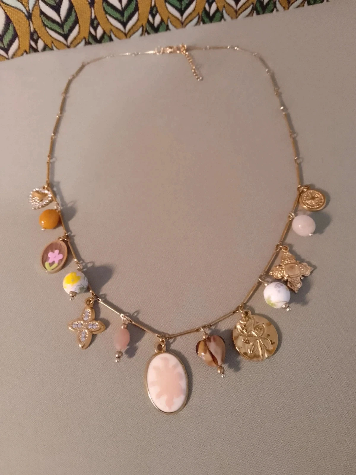 Bohemien collier met pampilles, breloques en natuurlijke stenen – photo 2